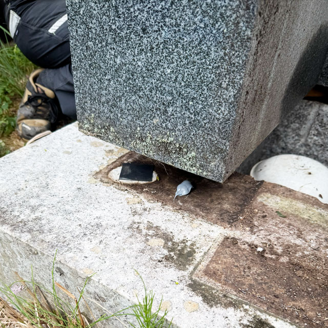 墓石工事作業風景