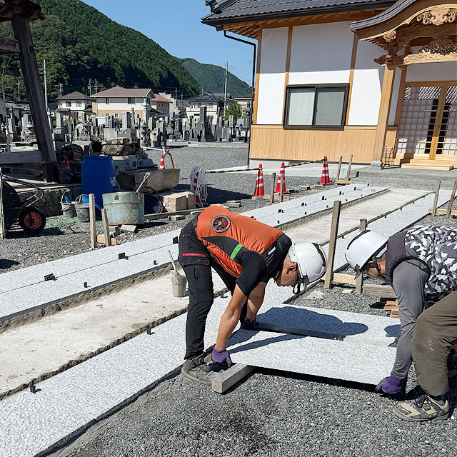 舗石工事作業風景
