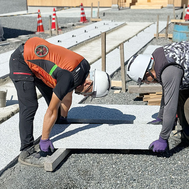 舗石工事作業風景
